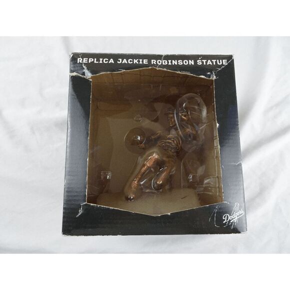 2017 Dodgers Replica Jackie Robinson Statue - Picture 1 of 12